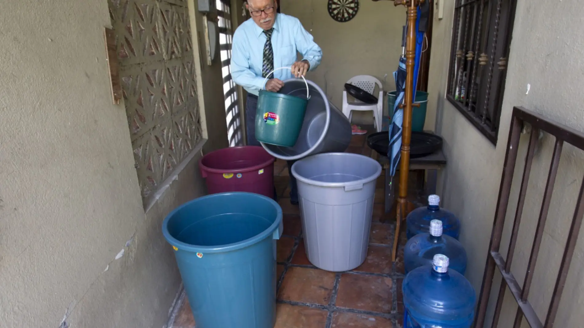 Comienzan cortes en el servicio de agua portable en Monterrey por sequía